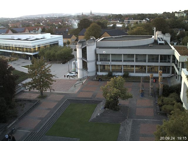 Foto der Webcam: Verwaltungsgebäude, Innenhof mit Audimax, Hörsaal-Gebäude 1