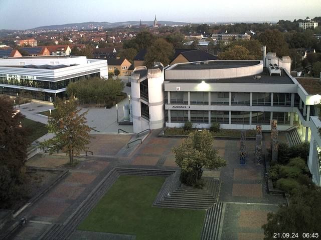 Foto der Webcam: Verwaltungsgebäude, Innenhof mit Audimax, Hörsaal-Gebäude 1