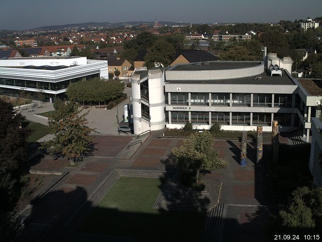 Foto der Webcam: Verwaltungsgebäude, Innenhof mit Audimax, Hörsaal-Gebäude 1