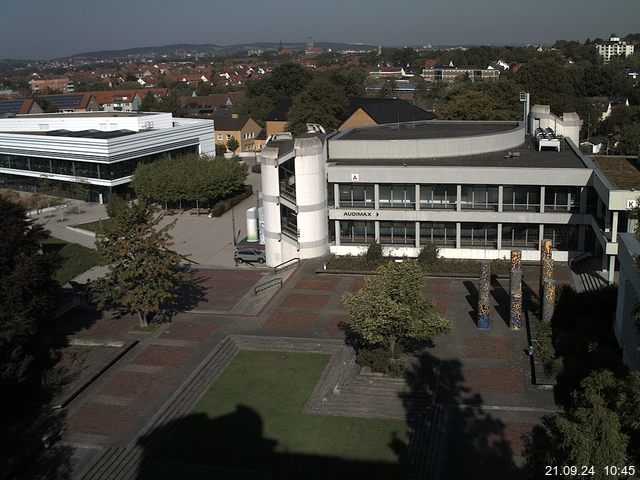 Foto der Webcam: Verwaltungsgebäude, Innenhof mit Audimax, Hörsaal-Gebäude 1