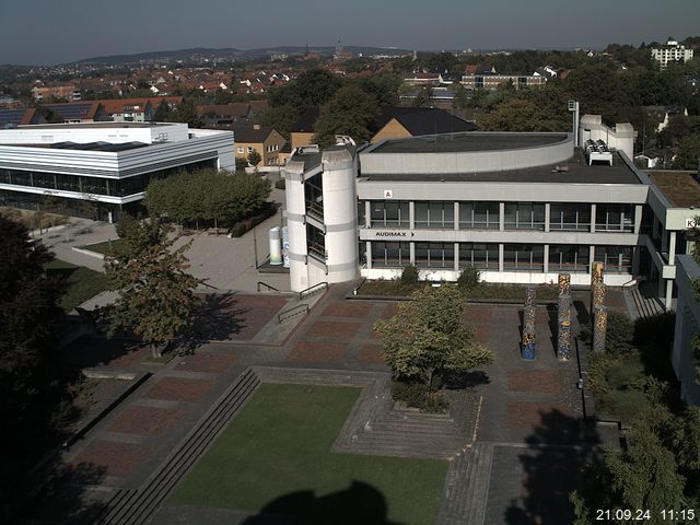 Foto der Webcam: Verwaltungsgebäude, Innenhof mit Audimax, Hörsaal-Gebäude 1