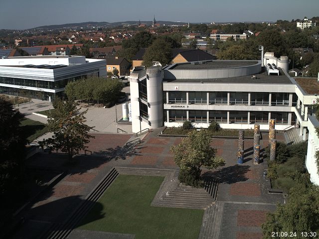 Foto der Webcam: Verwaltungsgebäude, Innenhof mit Audimax, Hörsaal-Gebäude 1