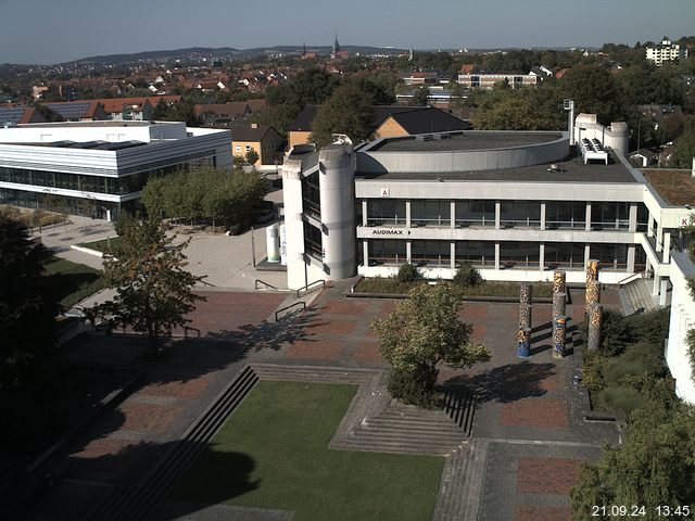 Foto der Webcam: Verwaltungsgebäude, Innenhof mit Audimax, Hörsaal-Gebäude 1