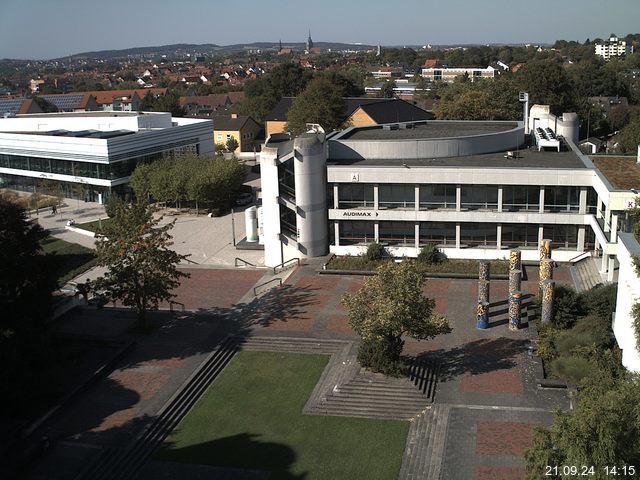 Foto der Webcam: Verwaltungsgebäude, Innenhof mit Audimax, Hörsaal-Gebäude 1