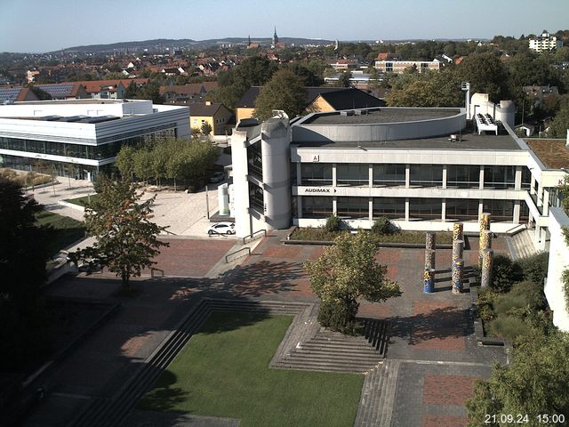 Foto der Webcam: Verwaltungsgebäude, Innenhof mit Audimax, Hörsaal-Gebäude 1