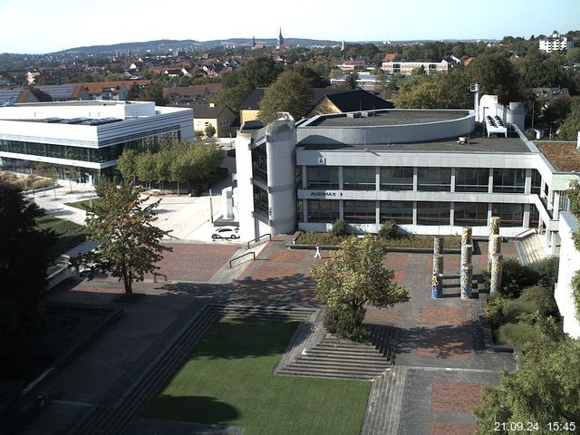 Foto der Webcam: Verwaltungsgebäude, Innenhof mit Audimax, Hörsaal-Gebäude 1