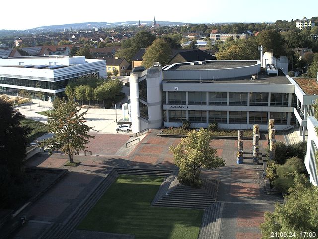 Foto der Webcam: Verwaltungsgebäude, Innenhof mit Audimax, Hörsaal-Gebäude 1