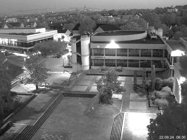 Foto der Webcam: Verwaltungsgebäude, Innenhof mit Audimax, Hörsaal-Gebäude 1