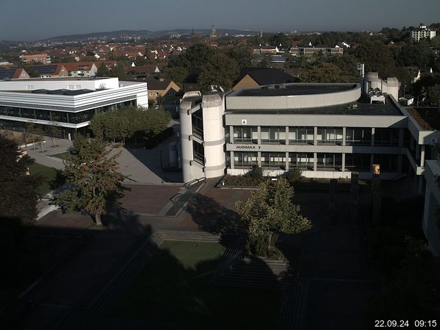 Foto der Webcam: Verwaltungsgebäude, Innenhof mit Audimax, Hörsaal-Gebäude 1