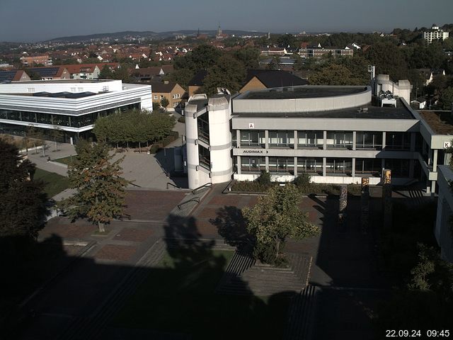 Foto der Webcam: Verwaltungsgebäude, Innenhof mit Audimax, Hörsaal-Gebäude 1