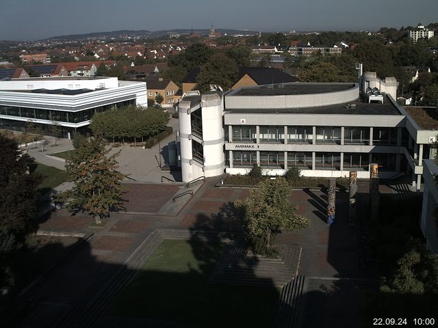 Foto der Webcam: Verwaltungsgebäude, Innenhof mit Audimax, Hörsaal-Gebäude 1