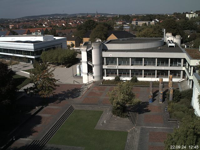 Foto der Webcam: Verwaltungsgebäude, Innenhof mit Audimax, Hörsaal-Gebäude 1