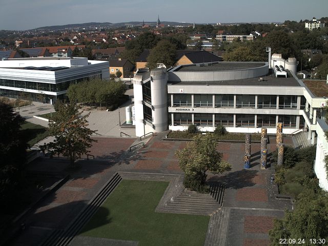 Foto der Webcam: Verwaltungsgebäude, Innenhof mit Audimax, Hörsaal-Gebäude 1