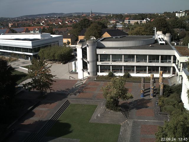 Foto der Webcam: Verwaltungsgebäude, Innenhof mit Audimax, Hörsaal-Gebäude 1