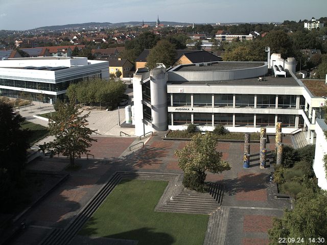 Foto der Webcam: Verwaltungsgebäude, Innenhof mit Audimax, Hörsaal-Gebäude 1