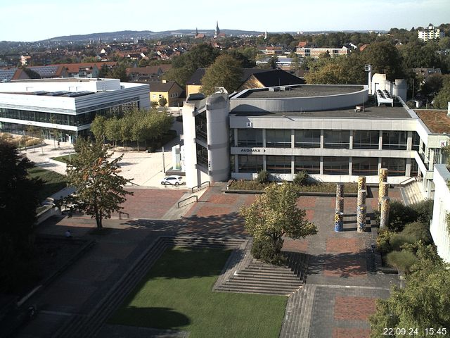 Foto der Webcam: Verwaltungsgebäude, Innenhof mit Audimax, Hörsaal-Gebäude 1