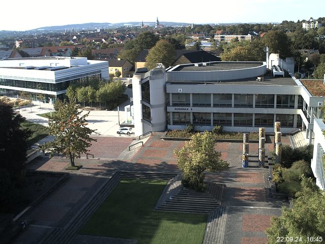 Foto der Webcam: Verwaltungsgebäude, Innenhof mit Audimax, Hörsaal-Gebäude 1