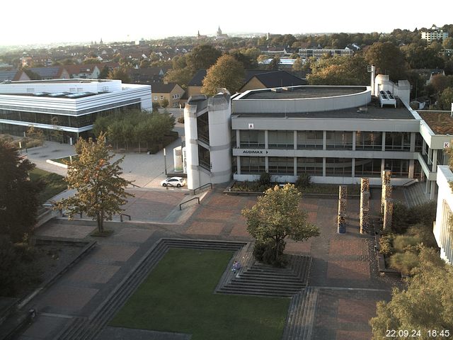 Foto der Webcam: Verwaltungsgebäude, Innenhof mit Audimax, Hörsaal-Gebäude 1