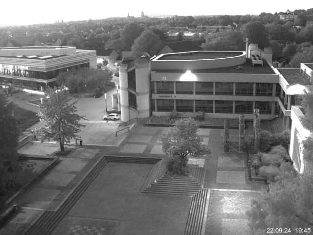 Foto der Webcam: Verwaltungsgebäude, Innenhof mit Audimax, Hörsaal-Gebäude 1