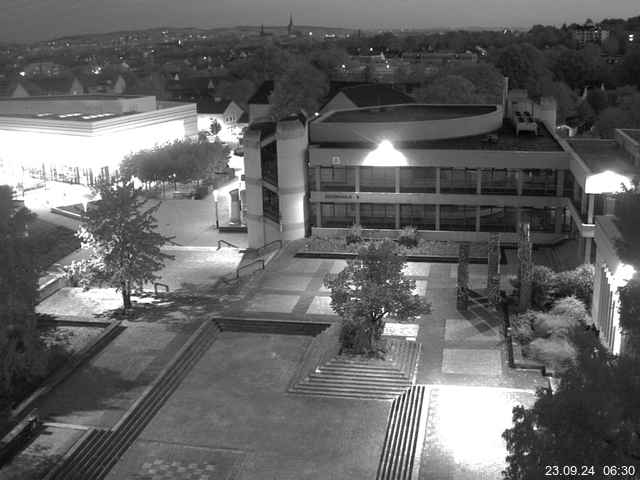 Foto der Webcam: Verwaltungsgebäude, Innenhof mit Audimax, Hörsaal-Gebäude 1