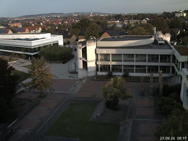 Foto der Webcam: Verwaltungsgebäude, Innenhof mit Audimax, Hörsaal-Gebäude 1