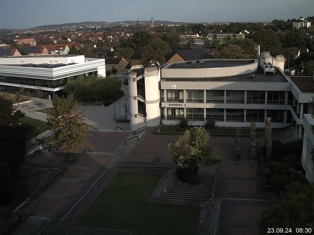 Foto der Webcam: Verwaltungsgebäude, Innenhof mit Audimax, Hörsaal-Gebäude 1