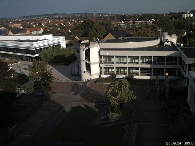 Foto der Webcam: Verwaltungsgebäude, Innenhof mit Audimax, Hörsaal-Gebäude 1