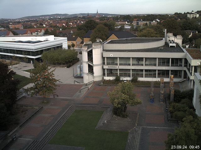 Foto der Webcam: Verwaltungsgebäude, Innenhof mit Audimax, Hörsaal-Gebäude 1