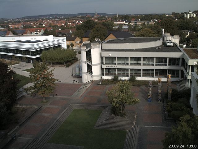 Foto der Webcam: Verwaltungsgebäude, Innenhof mit Audimax, Hörsaal-Gebäude 1