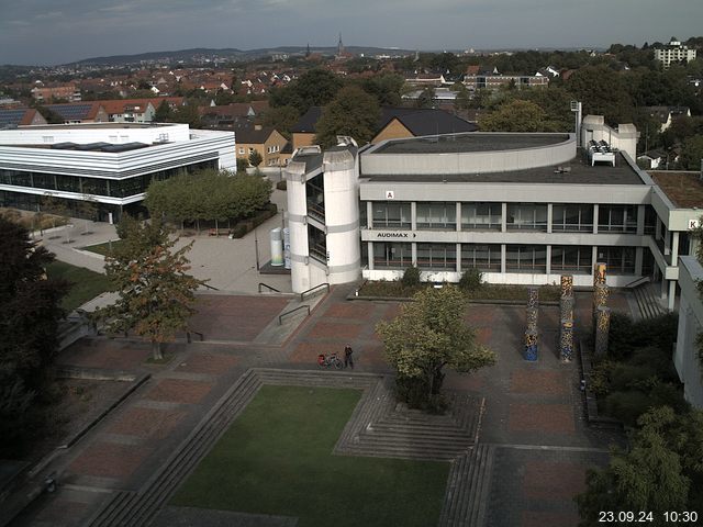 Foto der Webcam: Verwaltungsgebäude, Innenhof mit Audimax, Hörsaal-Gebäude 1