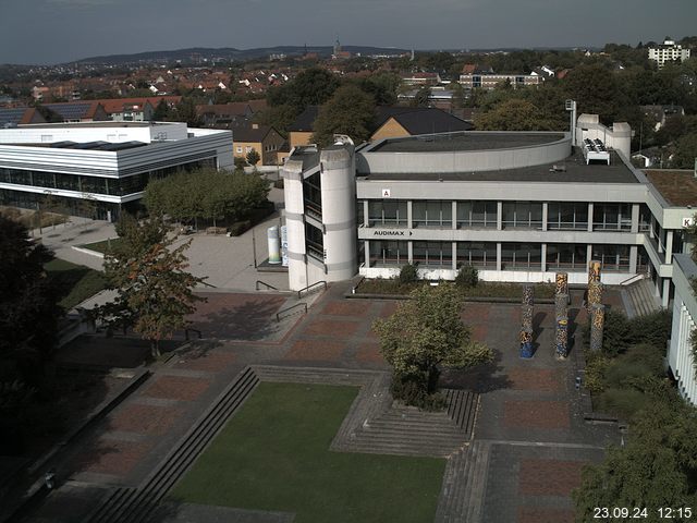 Foto der Webcam: Verwaltungsgebäude, Innenhof mit Audimax, Hörsaal-Gebäude 1