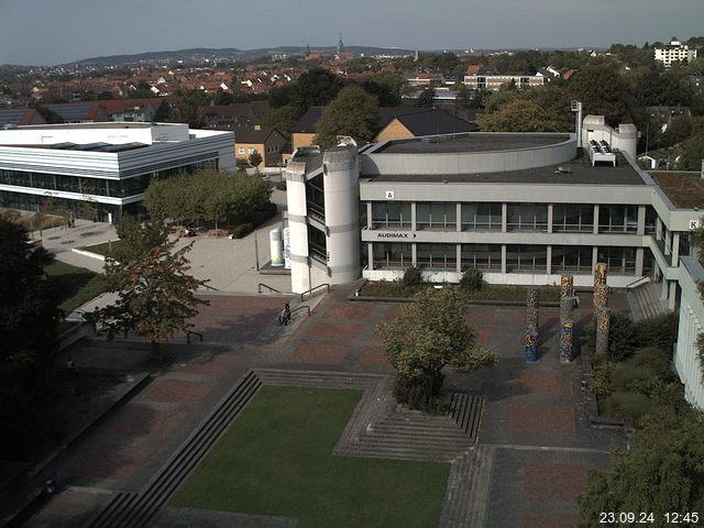 Foto der Webcam: Verwaltungsgebäude, Innenhof mit Audimax, Hörsaal-Gebäude 1