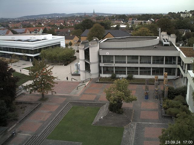 Foto der Webcam: Verwaltungsgebäude, Innenhof mit Audimax, Hörsaal-Gebäude 1