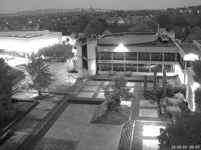 Foto der Webcam: Verwaltungsgebäude, Innenhof mit Audimax, Hörsaal-Gebäude 1