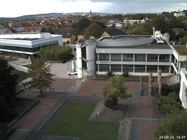 Foto der Webcam: Verwaltungsgebäude, Innenhof mit Audimax, Hörsaal-Gebäude 1