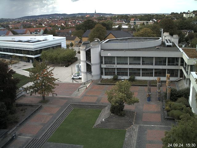 Foto der Webcam: Verwaltungsgebäude, Innenhof mit Audimax, Hörsaal-Gebäude 1