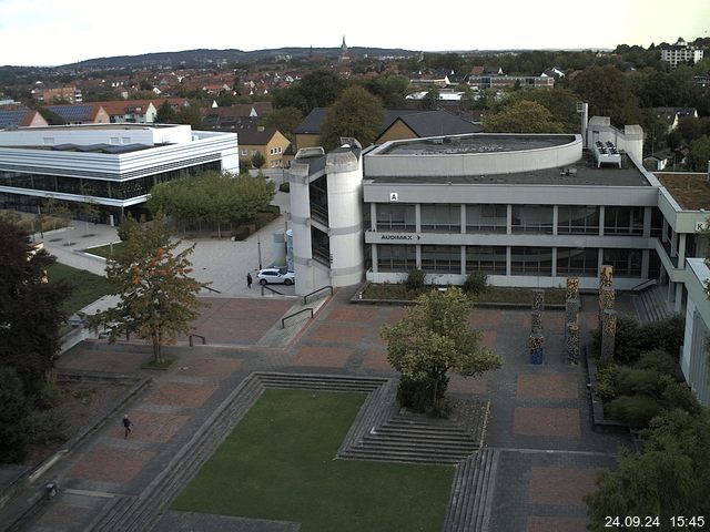 Foto der Webcam: Verwaltungsgebäude, Innenhof mit Audimax, Hörsaal-Gebäude 1