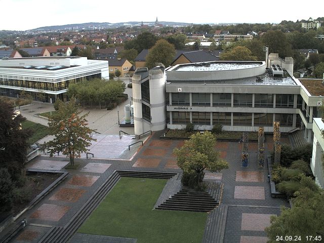 Foto der Webcam: Verwaltungsgebäude, Innenhof mit Audimax, Hörsaal-Gebäude 1