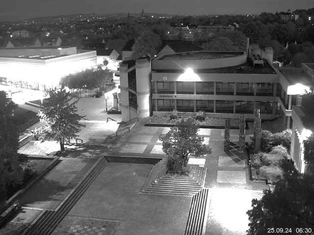 Foto der Webcam: Verwaltungsgebäude, Innenhof mit Audimax, Hörsaal-Gebäude 1