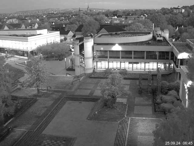 Foto der Webcam: Verwaltungsgebäude, Innenhof mit Audimax, Hörsaal-Gebäude 1