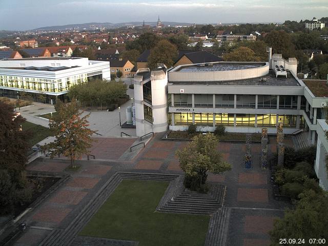 Foto der Webcam: Verwaltungsgebäude, Innenhof mit Audimax, Hörsaal-Gebäude 1