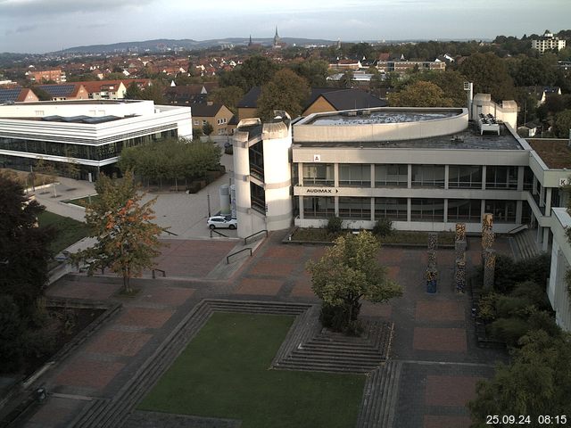 Foto der Webcam: Verwaltungsgebäude, Innenhof mit Audimax, Hörsaal-Gebäude 1