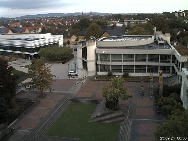 Foto der Webcam: Verwaltungsgebäude, Innenhof mit Audimax, Hörsaal-Gebäude 1