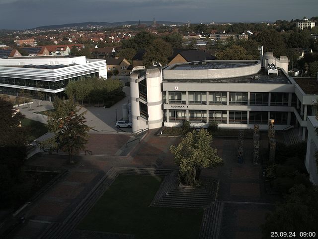 Foto der Webcam: Verwaltungsgebäude, Innenhof mit Audimax, Hörsaal-Gebäude 1