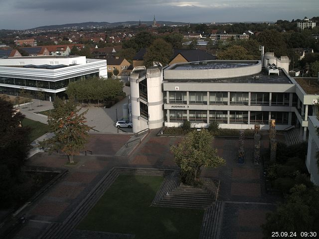 Foto der Webcam: Verwaltungsgebäude, Innenhof mit Audimax, Hörsaal-Gebäude 1