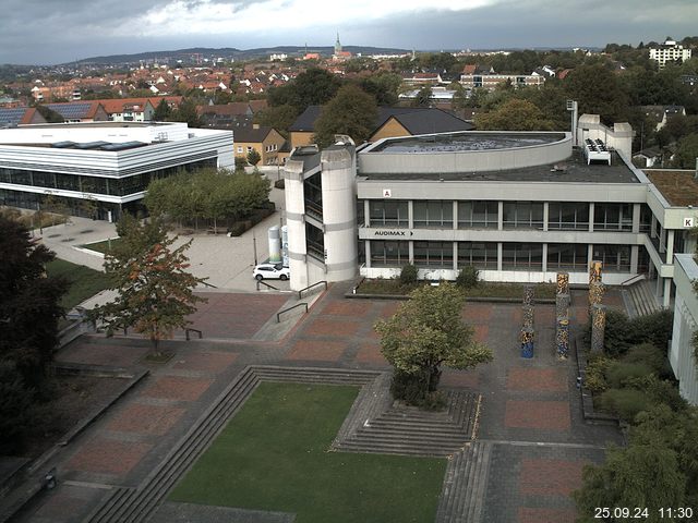 Foto der Webcam: Verwaltungsgebäude, Innenhof mit Audimax, Hörsaal-Gebäude 1