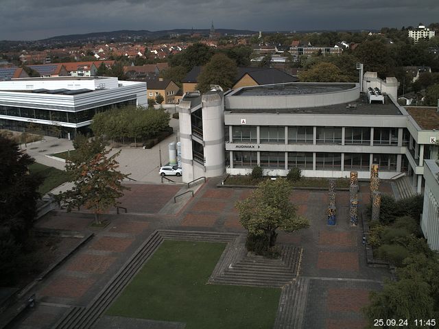 Foto der Webcam: Verwaltungsgebäude, Innenhof mit Audimax, Hörsaal-Gebäude 1