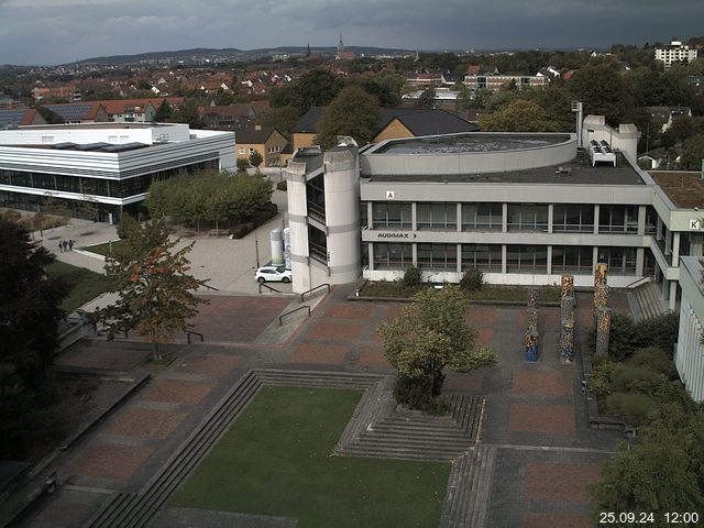 Foto der Webcam: Verwaltungsgebäude, Innenhof mit Audimax, Hörsaal-Gebäude 1