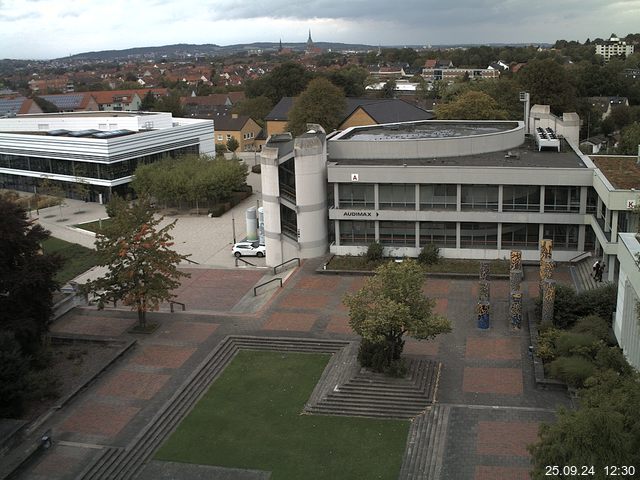 Foto der Webcam: Verwaltungsgebäude, Innenhof mit Audimax, Hörsaal-Gebäude 1