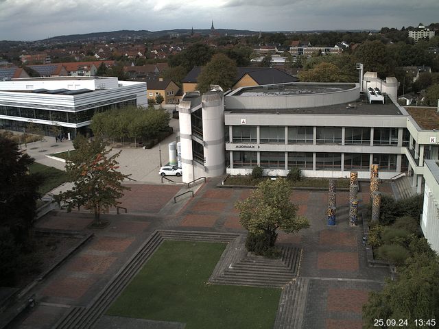 Foto der Webcam: Verwaltungsgebäude, Innenhof mit Audimax, Hörsaal-Gebäude 1